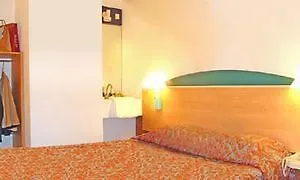 Ibis Centre Hotel 3*